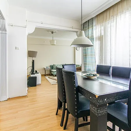 Centrally Located Chic Flat In Sisli