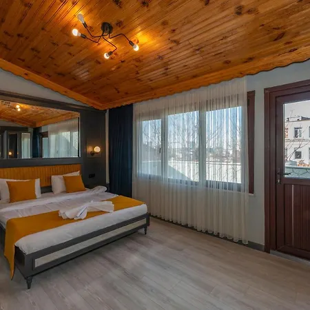 Lagertha Hotel *