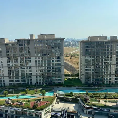 In Basaksehir Medikule Daire
