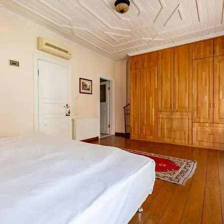 Villa Terrace Triplex In Peninsula