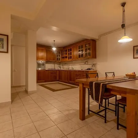 Villa Terrace Triplex In Peninsula
