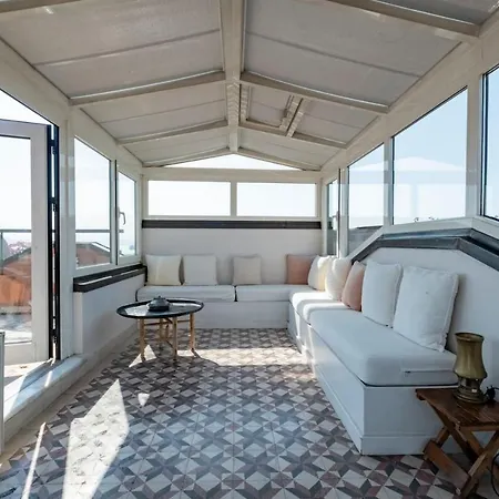 Villa Terrace Triplex In Peninsula *