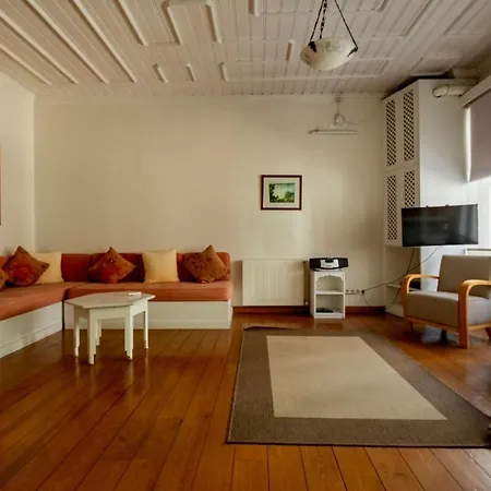Terrace Triplex In Peninsula Villa