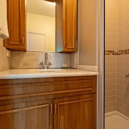 Villa Terrace Triplex In Peninsula *