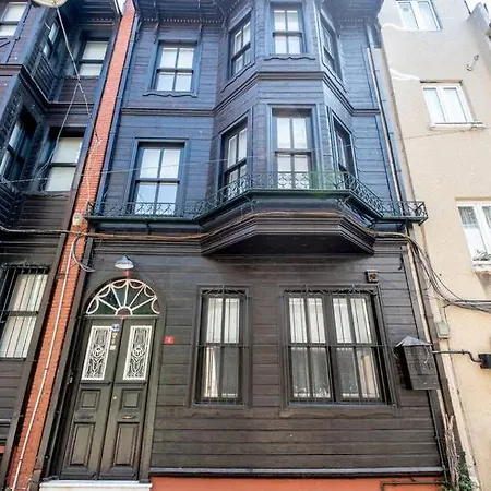 Villa Terrace Triplex In Peninsula