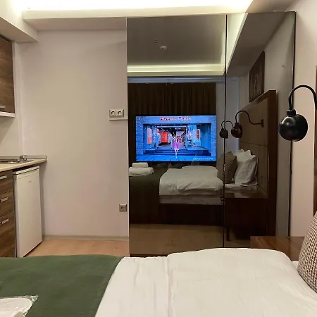 Elegance Aparthotel *