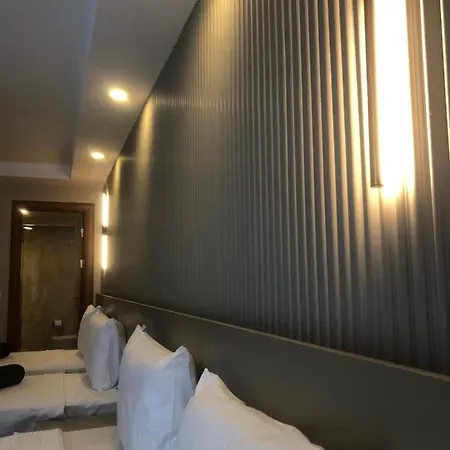 Grand Iska Palace Hotel