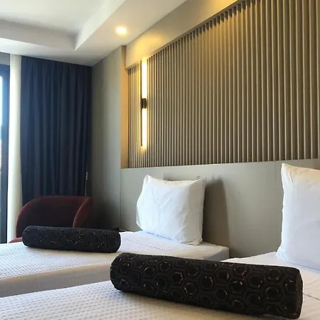 Hotel Grand Iska Palace