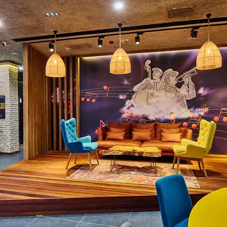 Hotel Ibis Airport 4*