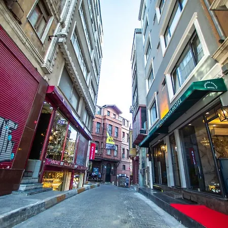 Megalos Galata Istanbul