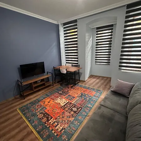 Apartment Red 8 *