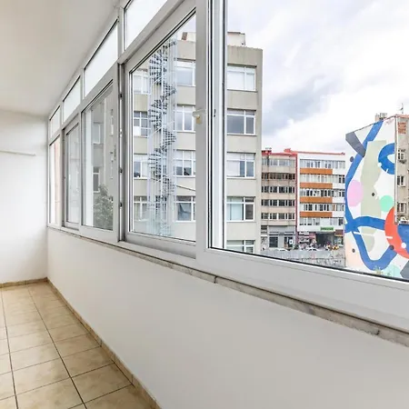 Apartment Spacious Flat W Balcony Near Marmaray In Kadikoy