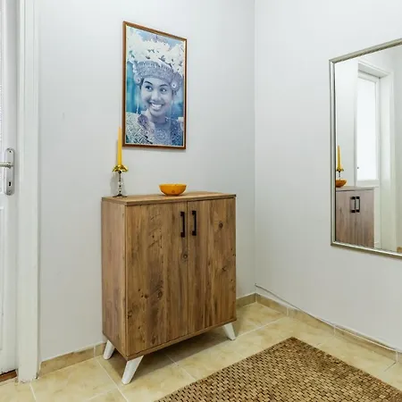 Апартаменты Spacious Flat W Balcony Near Marmaray In Kadikoy