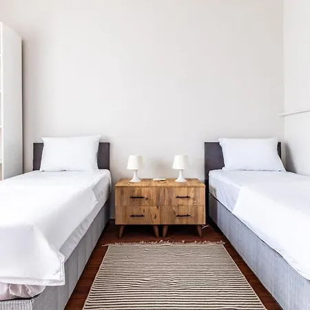 Апартаменты Spacious Flat W Balcony Near Marmaray In Kadikoy Стамбул