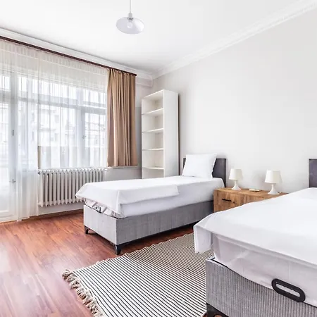 Spacious Flat W Balcony Near Marmaray In Kadikoy