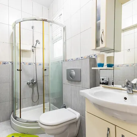 Spacious Flat W Balcony Near Marmaray In Kadikoy Apartment