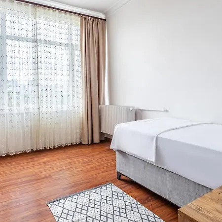 Spacious Flat W Balcony Near Marmaray In Kadikoy