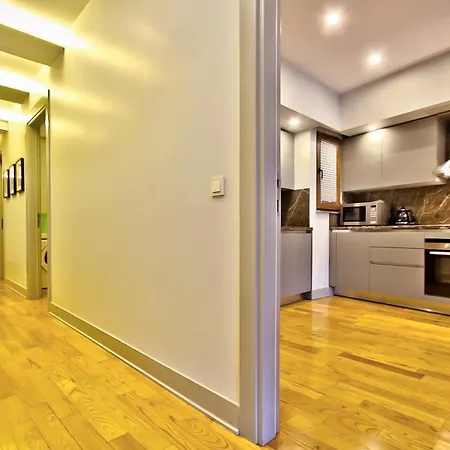 New Build With Modern Amenities And Balcony Istambul