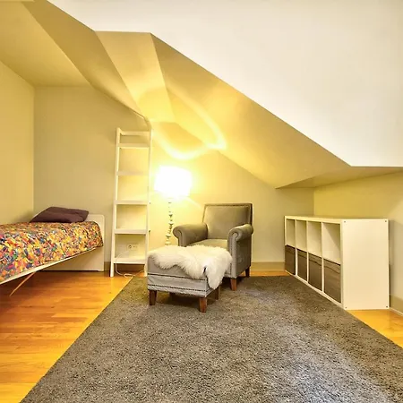 New Build With Modern Amenities And Balcony Apartment