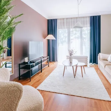 Stylish Retreat W Balcony 2 Min To Bagdat Ave * Istanbul