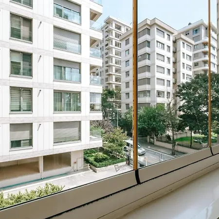 Stylish Retreat W Balcony 2 Min To Bagdat Ave Apartment *