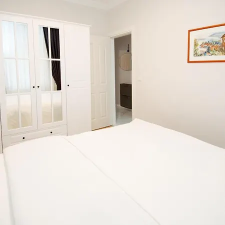 Cozy Oasis In Moda Steps To Seafront Apartment Istanbul