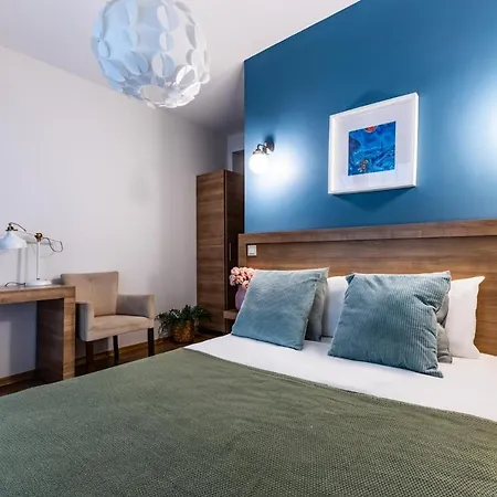 Hotel Meridian *