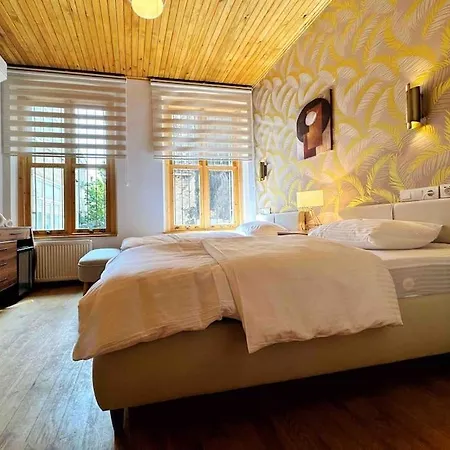 Casa vacanze Refurbished Triplex In Taksim
