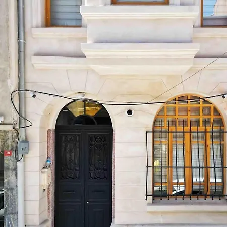 Refurbished Triplex In Taksim 別荘 イスタンブール