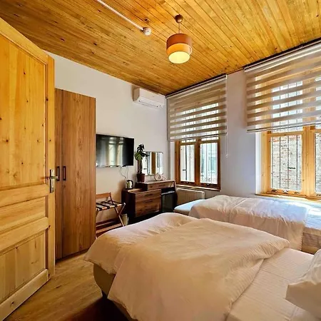 Refurbished Triplex In Taksim * イスタンブール