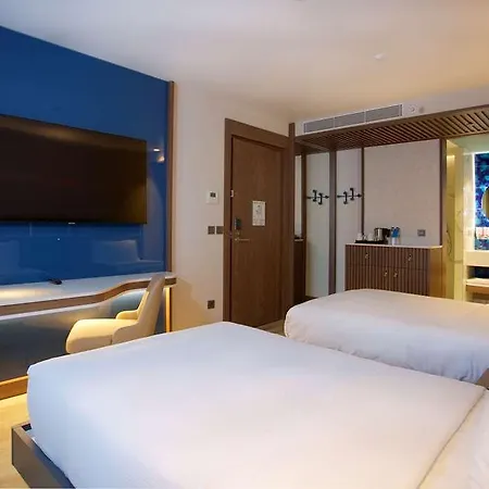 Hampton By Hilton Old 3*