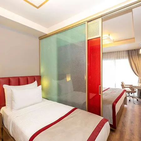 Hotel Ramada Pera *