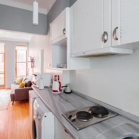 Chic Flat With Balcony 5 Min To Taksim Sq *