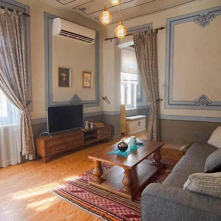 Apartment Stylish Getaway-explore The Urban Delights