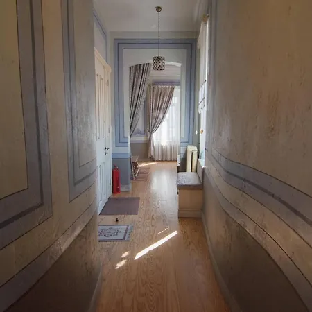 Apartment Stylish Getaway-explore The Urban Delights *
