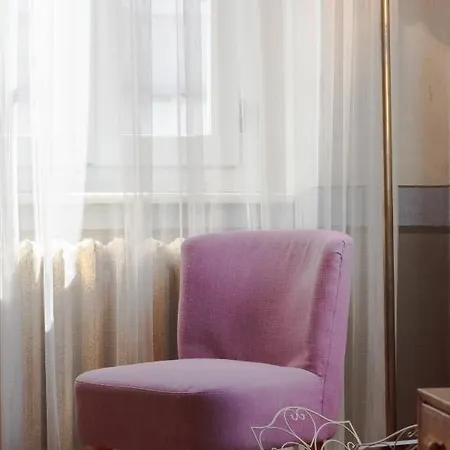 Stylish Getaway-explore The Urban Delights Apartment