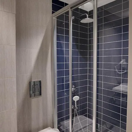 Hotel 21 *
