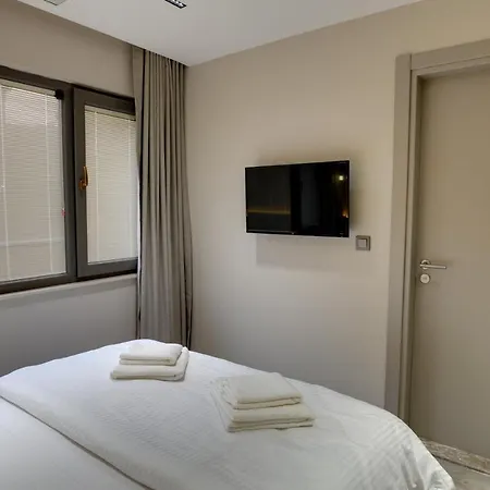 21 Hotel *