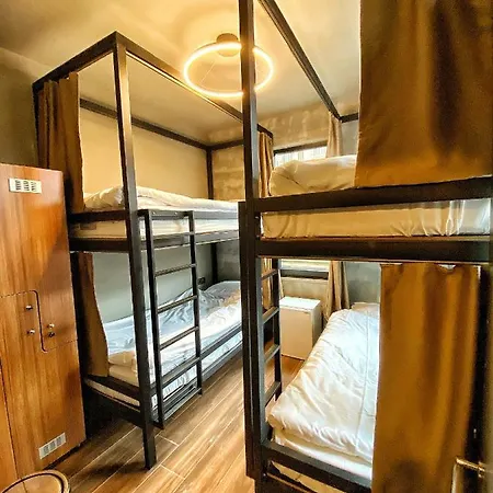 بيت شباب Nomad Karakoey