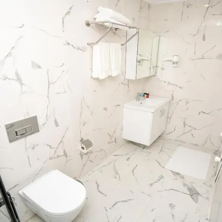 Guest Suites Hotel 4*