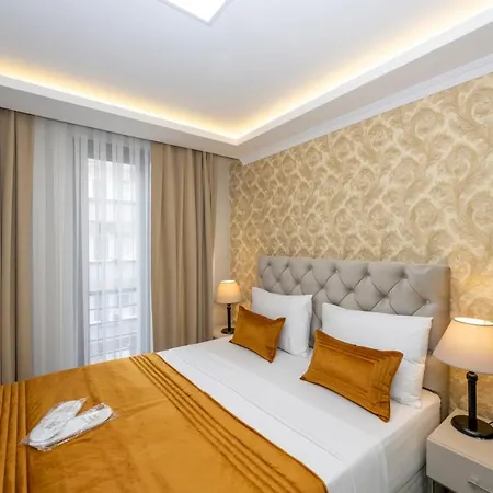Skystar Deluxe Hotel 2*