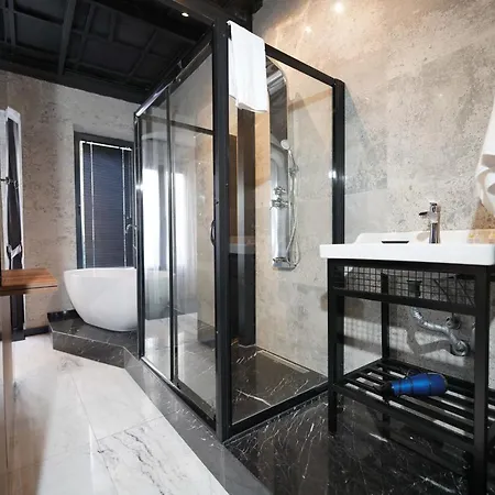 Aparthotel Monev *