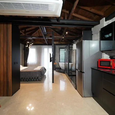 Monev * Istanbul