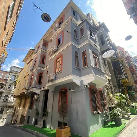La Perla Aparthotel 3*