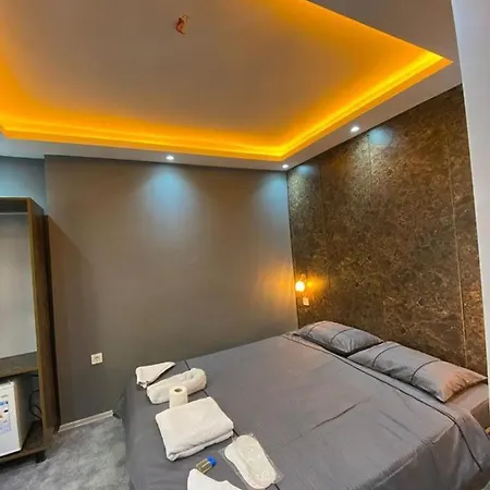 Aparthotel La Perla 3*