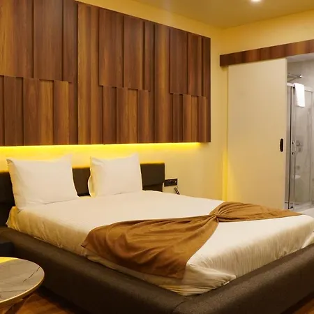 Amber Palace Hotel 4*
