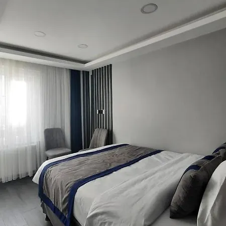 Door Hotel *