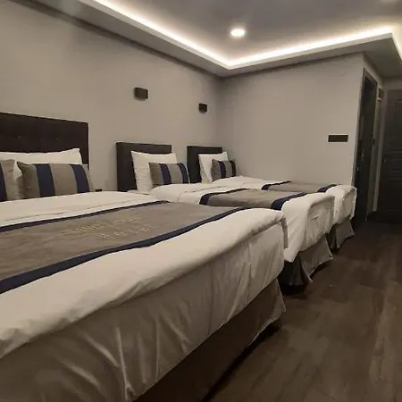 Door Hotel *