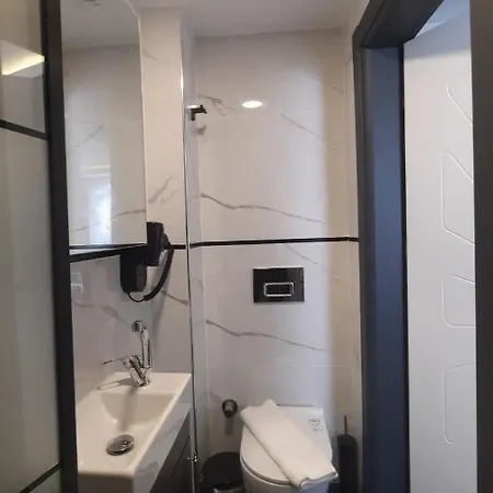 Door Hotel *