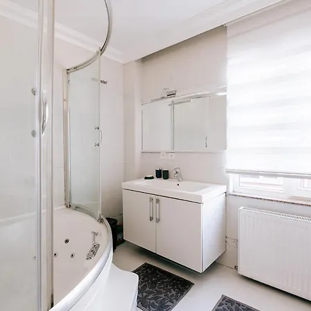 Apartment Charming Flat W Balcony Jacuzzi In Sisli